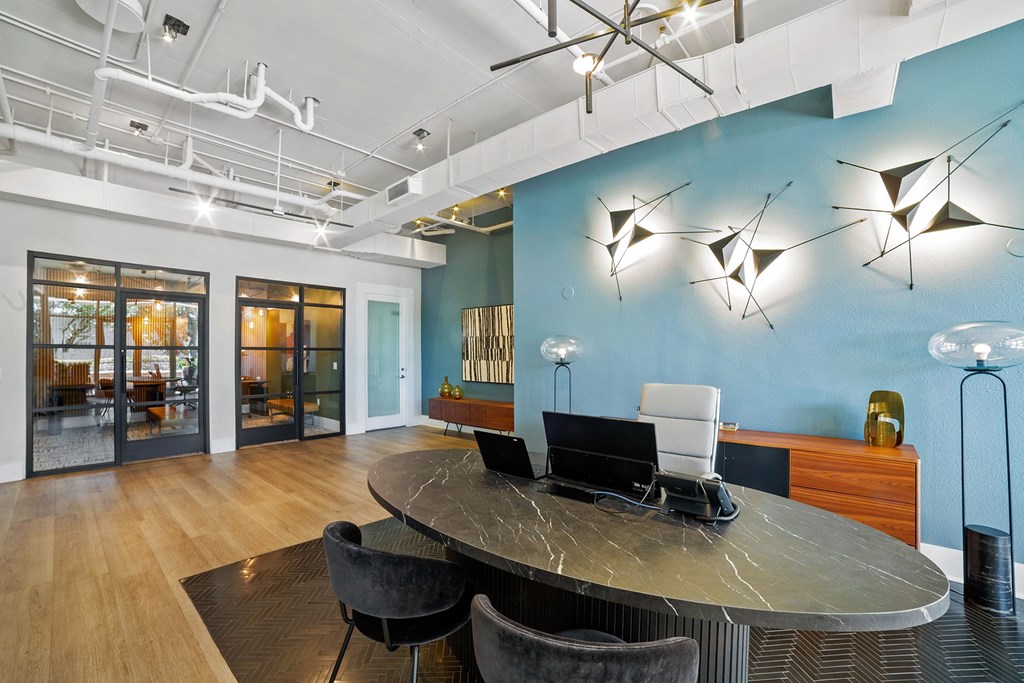 2125 Yale Apartments for Rent in Houston Heights - Leasing Office