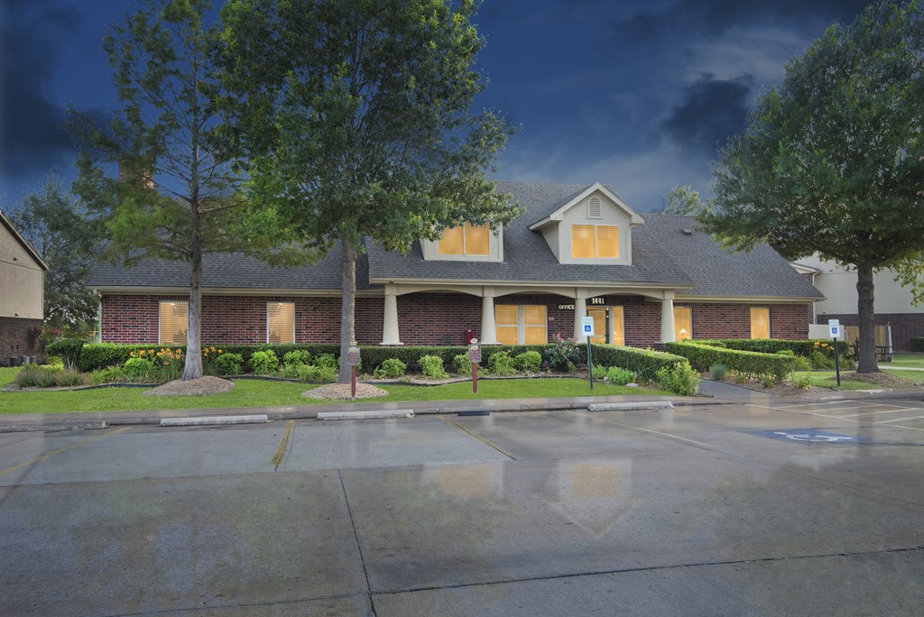 A building with a parking lot in front of it.