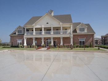 900 NE 122nd Street 1-2 Beds Apartment for Rent - Photo Gallery 3