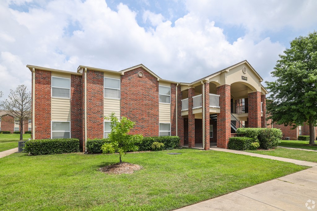 our apartments at the reserves feature a spacious yard and balconies