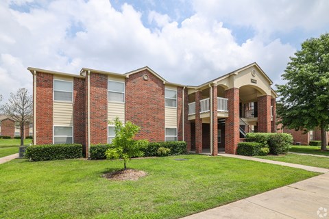 our apartments at the reserves feature a spacious yard and balconies