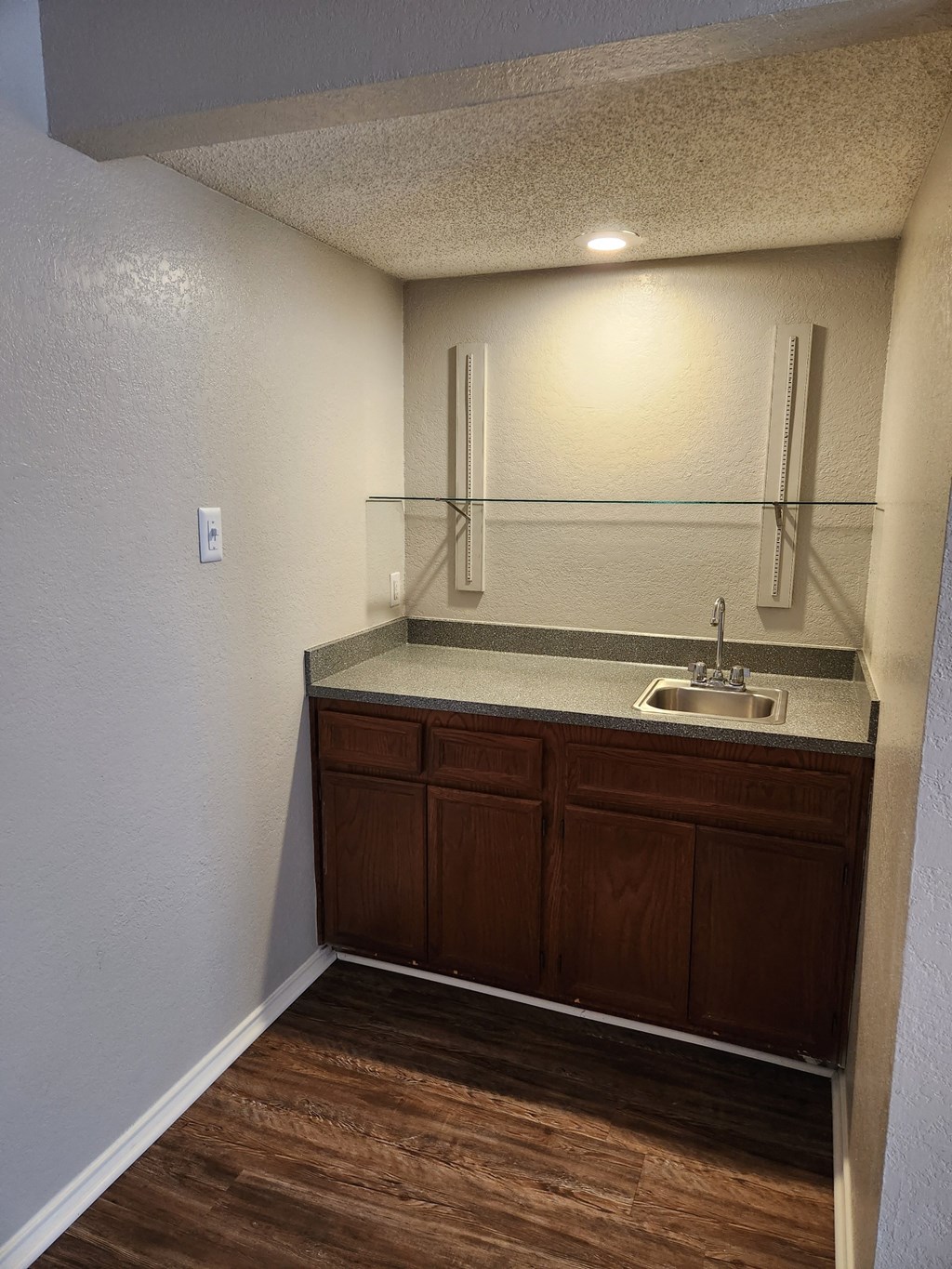 Delmar Villas Living Room wet bar sink