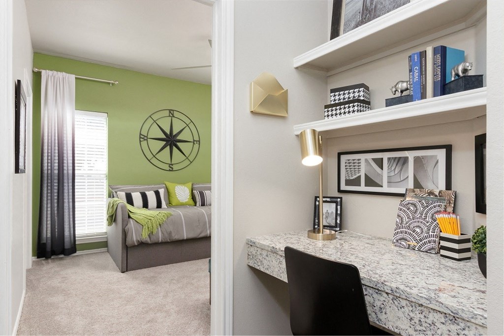 Creekside 121 Built-in Desk