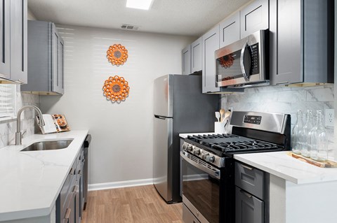 the preserve at ballantyne commons apartment kitchen with stainless steel appliances