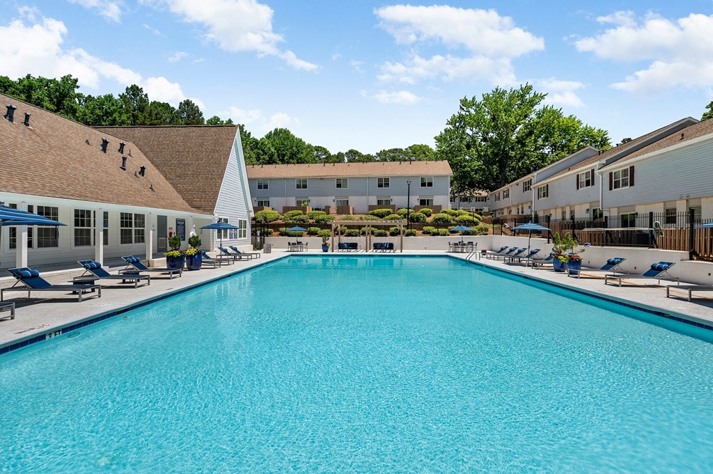 Refreshing swimming pool at Dunwoody Glen in Atlanta, GA