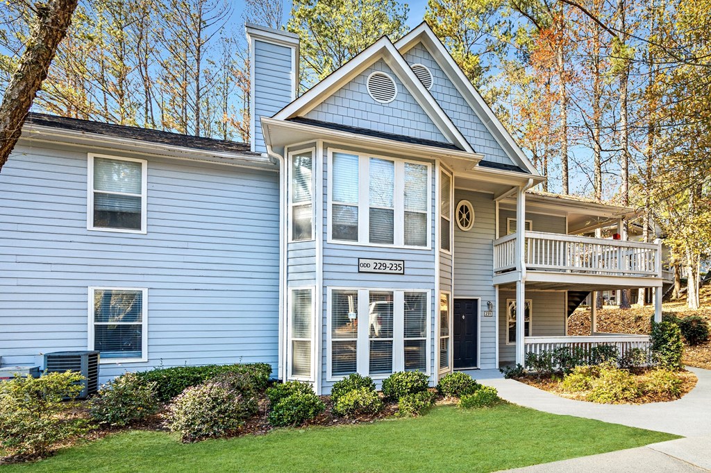 Apartments with Patio or Balcony