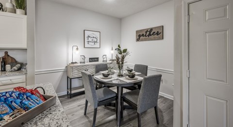 1BD, 1BA - 903SF - Dining Area
