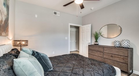 1BD, 1BA - 807SF - Bedroom