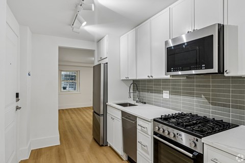 411 2Nd St SE 2 Beds Apartment for Rent