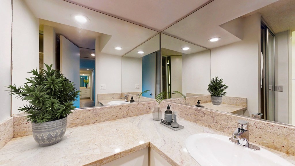 En Suite bathroom of 2 bedroom apartment at Casa Granada Apartment Homes
