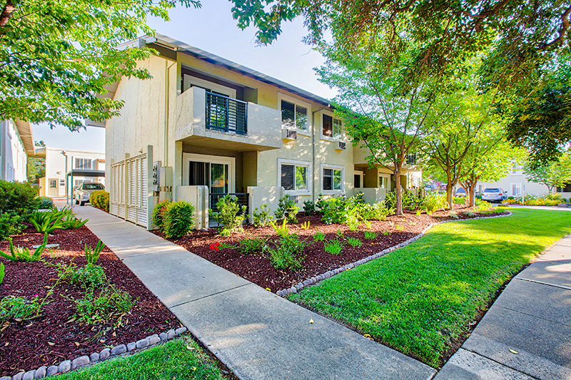 Property grounds at Pleasanton Place Apartment Homes