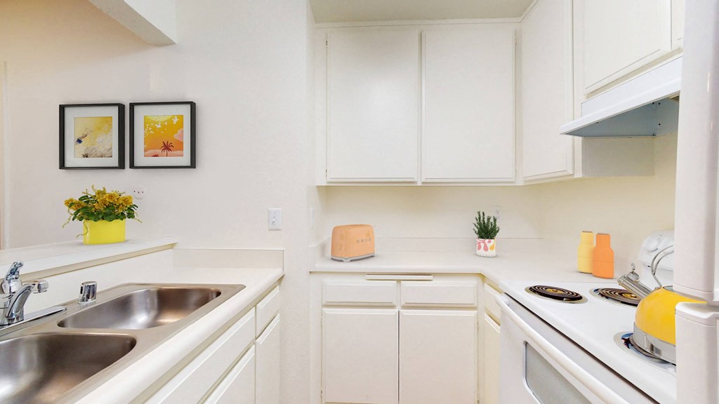 Kitchen at Village Pointe Apartment Homes