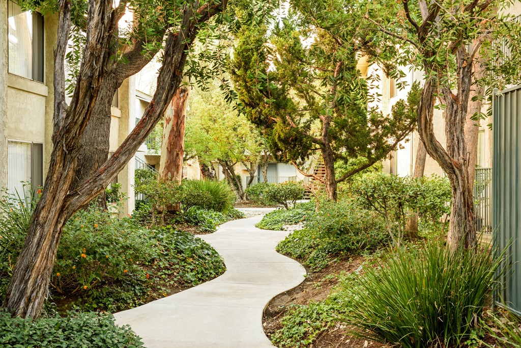 Lush landscaping at Village Pointe Apartment Homes
