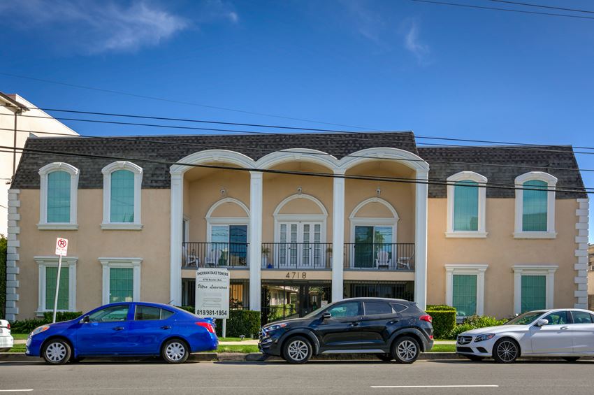 Apartment Building in Sherman Oaks - Photo Gallery