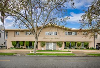 Apartment Building in Beverly Hills - Photo Gallery