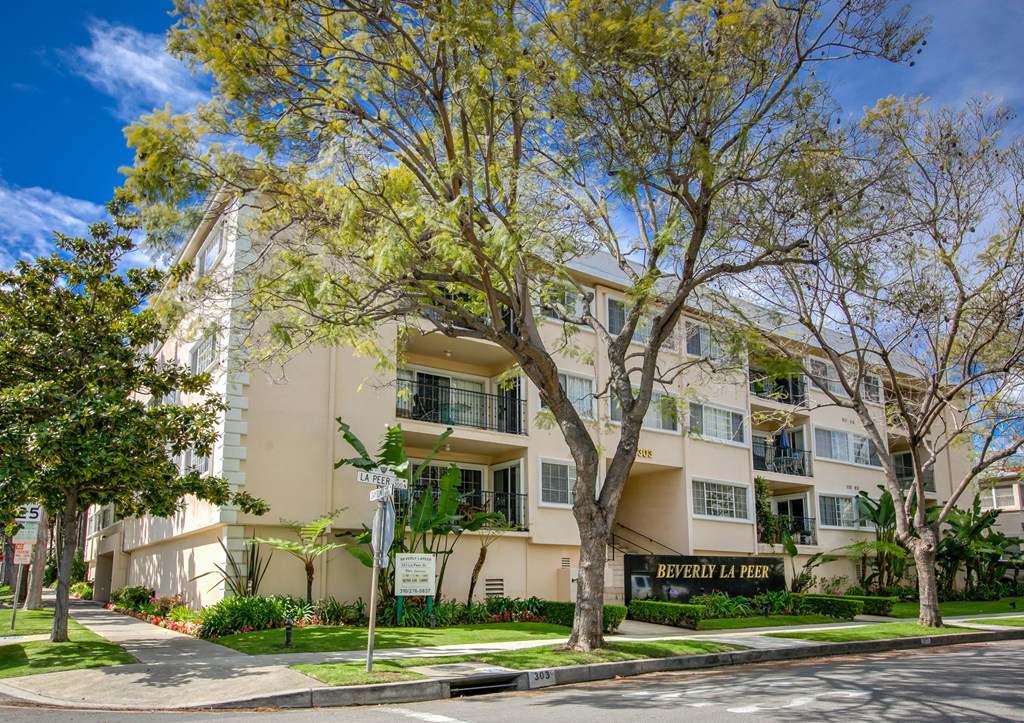 Apartment Building in Beverly Hills