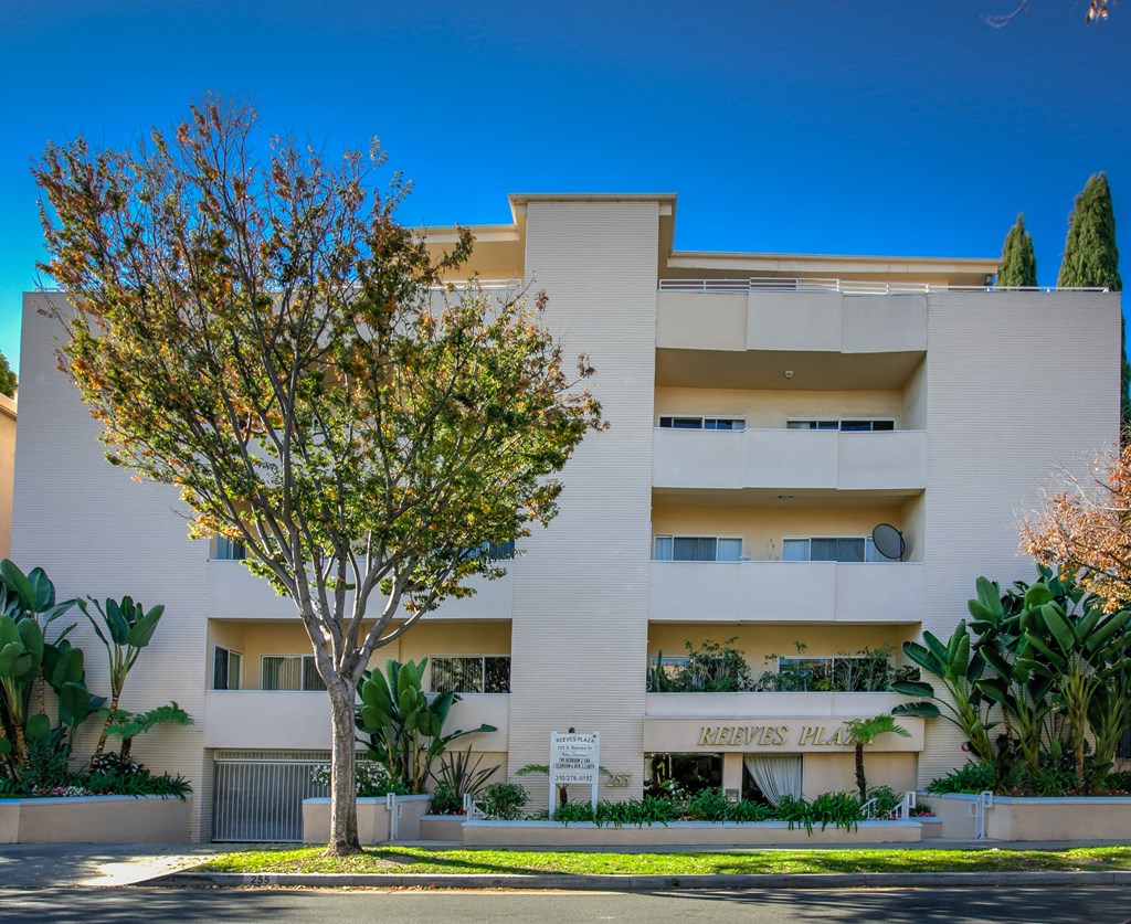 Apartment Building in Beverly Hills