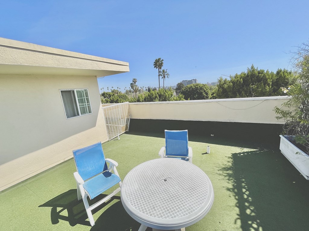 Rooftop Patio with Turf