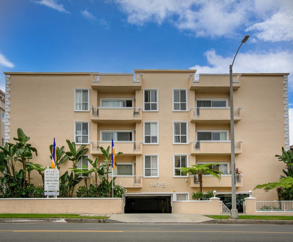 Apartment Building in Los Angeles