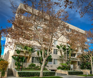 Apartment Building in Beverly Hills