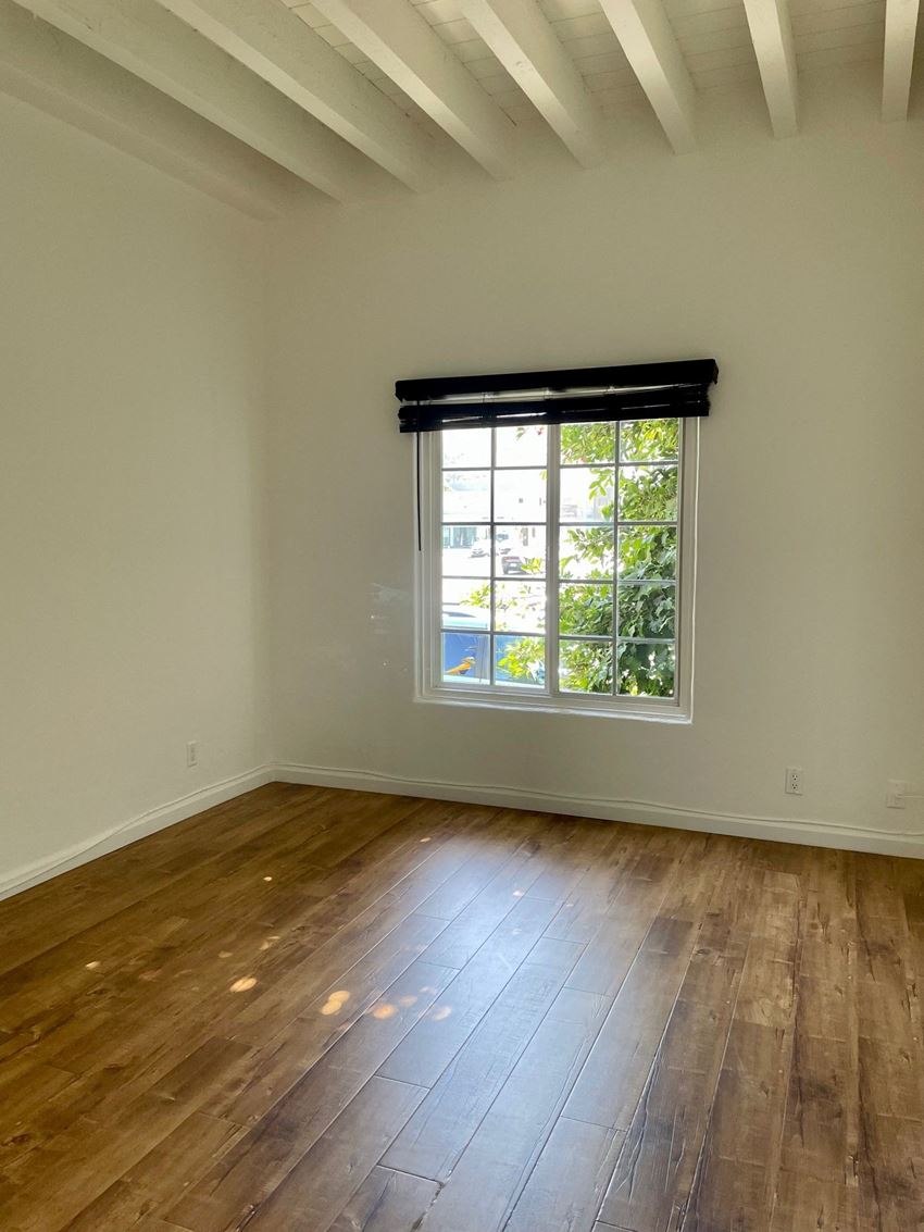 Bedroom with Hardwood Floors - Photo Gallery