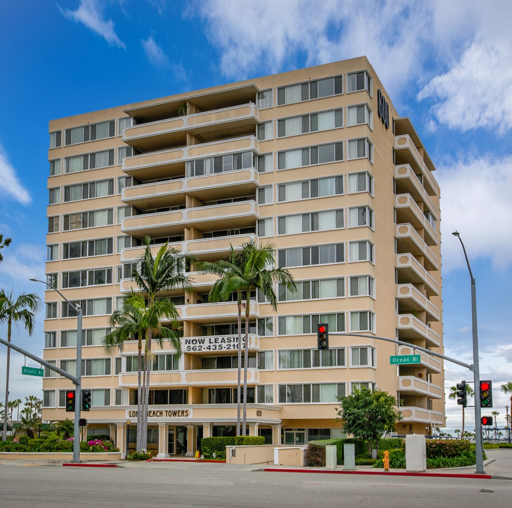Apartment Building in Long Beach