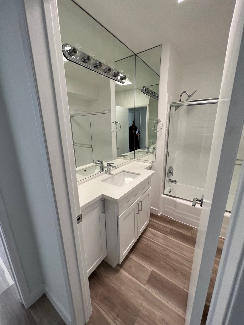 Bathroom with White Cabinets and Bathtub/Shower
