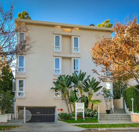 Apartment Building in Beverly Hills