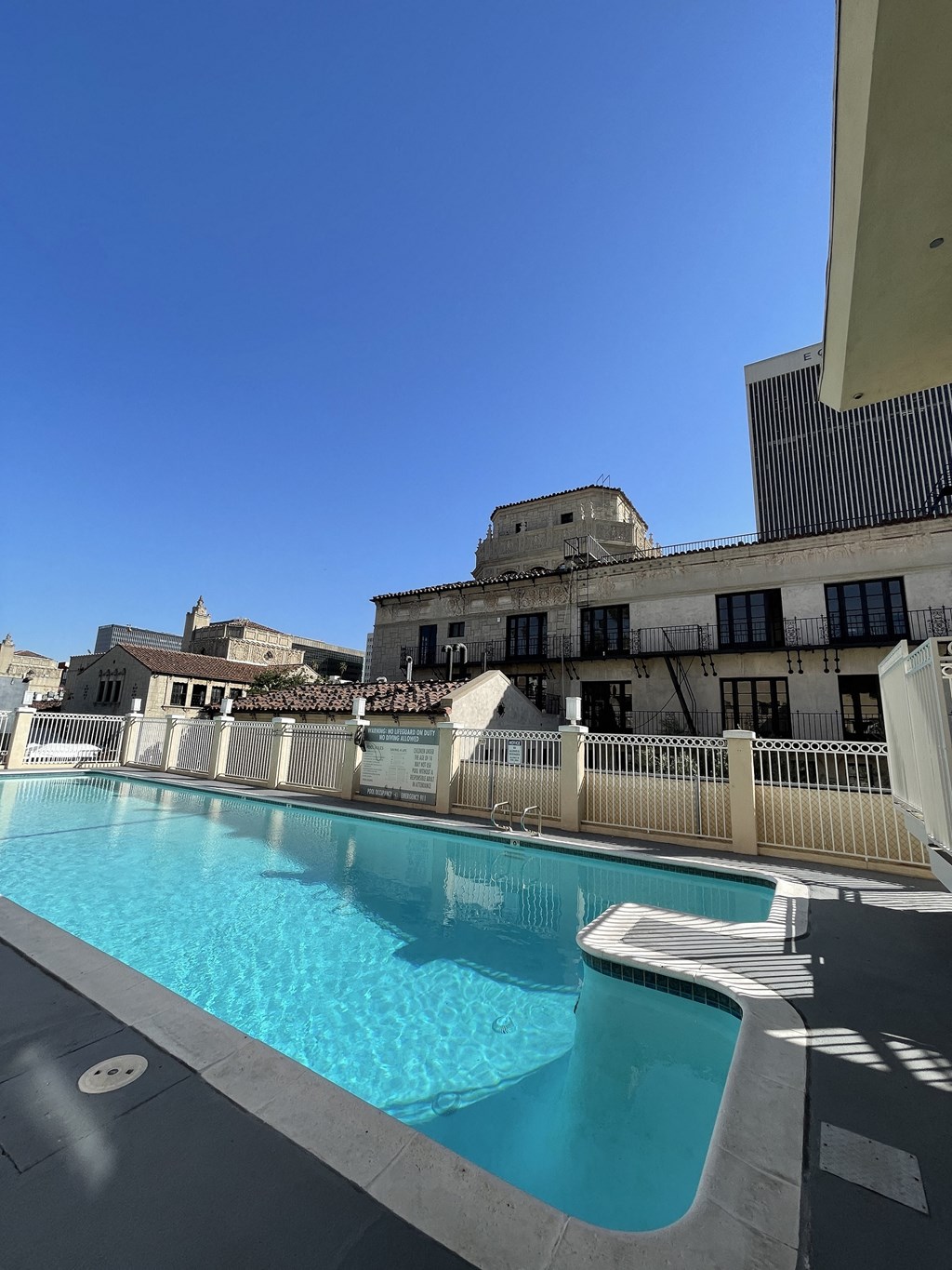 Apartment Building in Los Angeles Pool
