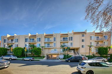 Apartment Building in Los Angeles