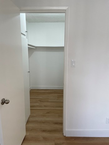 Walk-In Closet - Photo Gallery 17