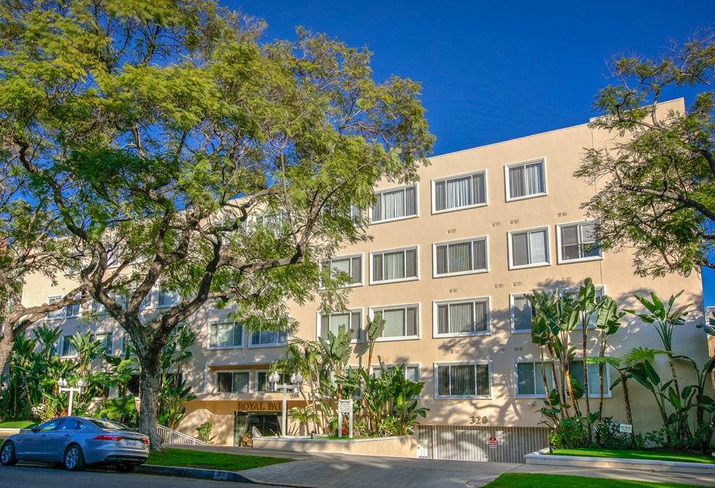 Apartment Building in Beverly Hills