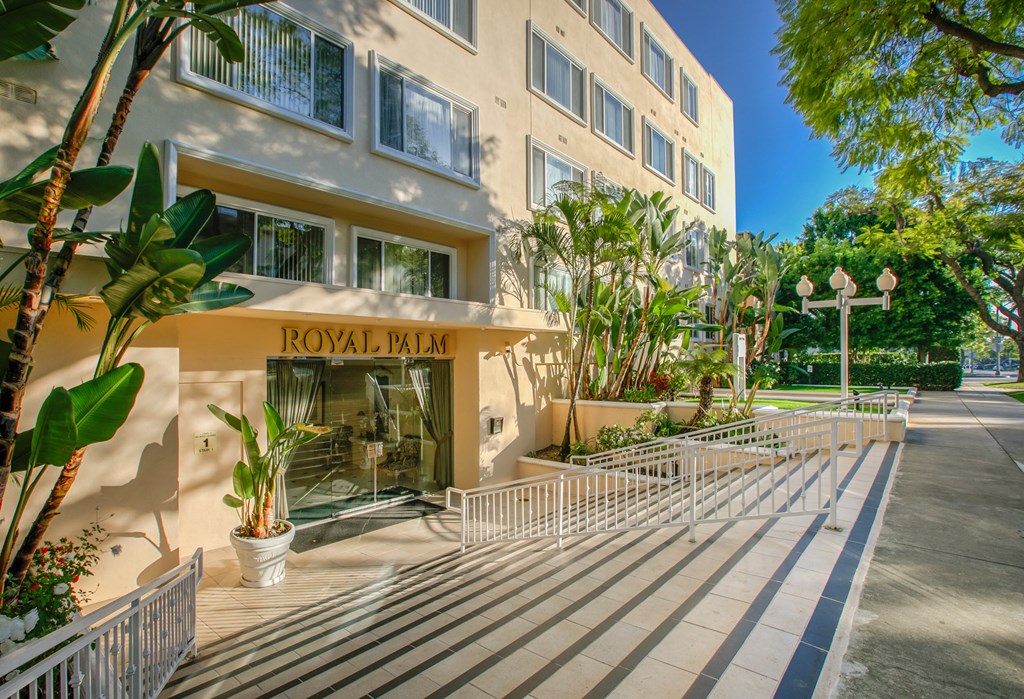 Apartment Building in Beverly Hills