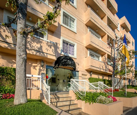 Apartment Building in Los Angeles