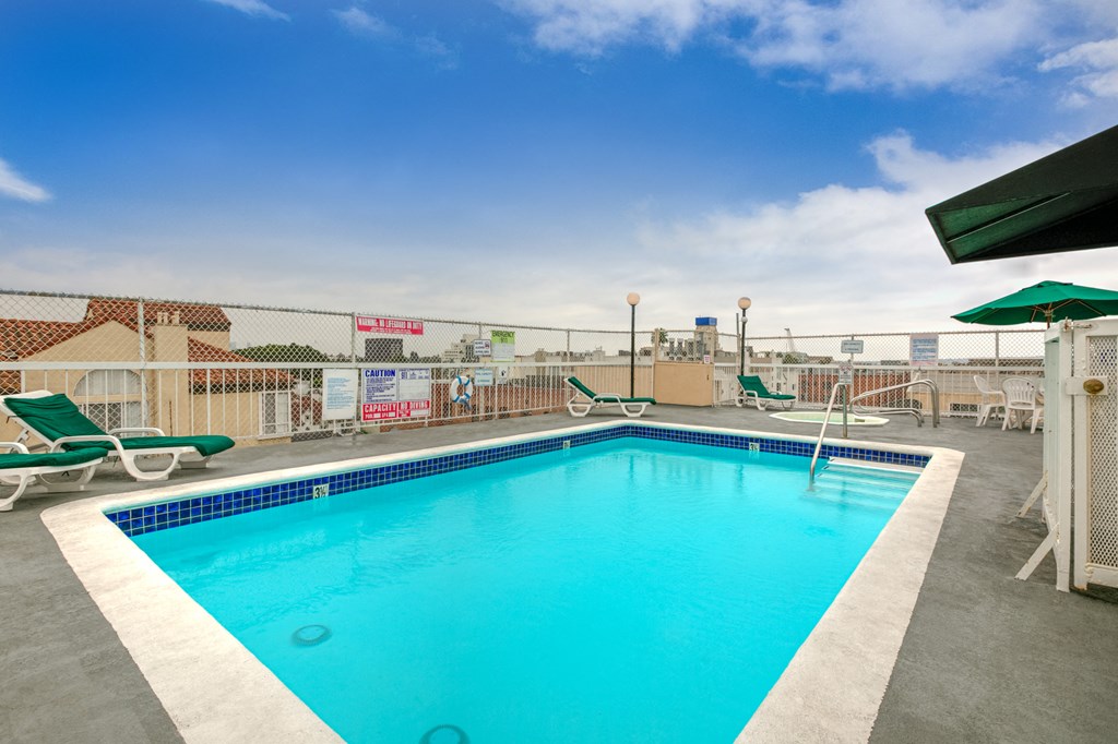 Apartment Building in Los Angeles Pool