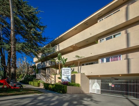 Apartment Building in Santa Monica