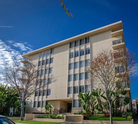 Apartment Building in Beverly Hills
