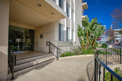 Apartment Building in Beverly Hills