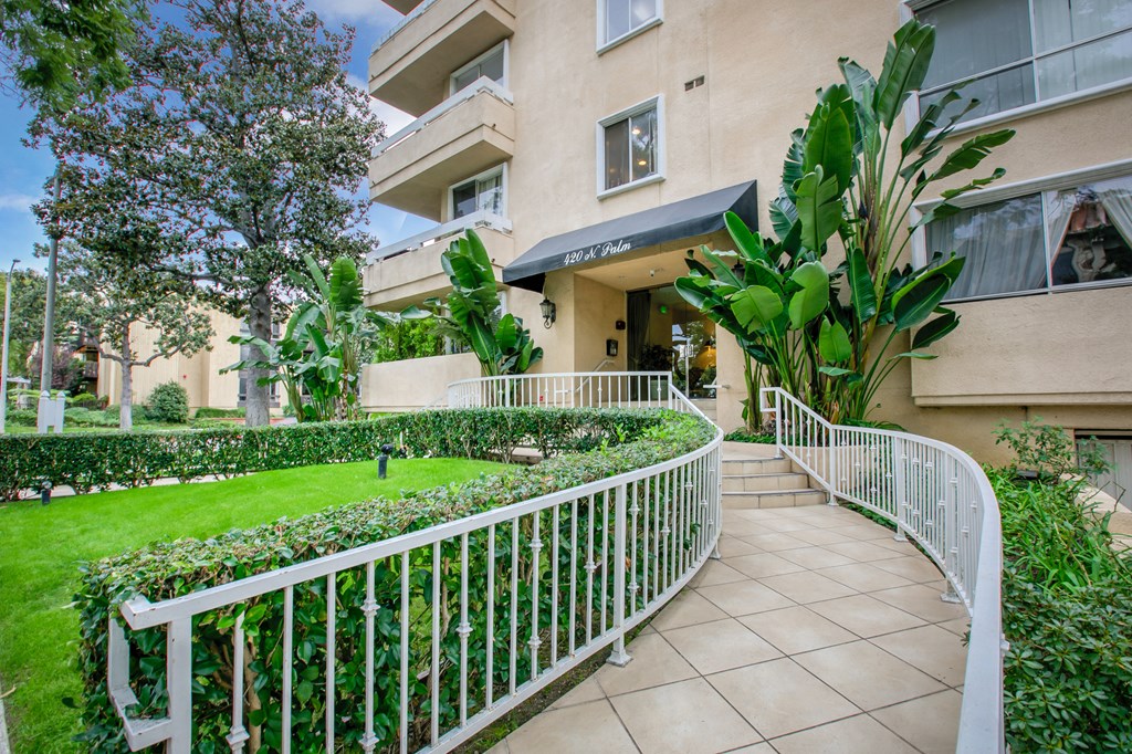 Apartment Building in Beverly Hills