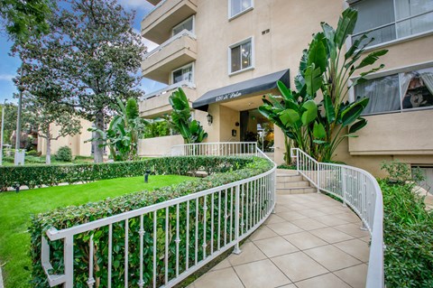 Apartment Building in Beverly Hills