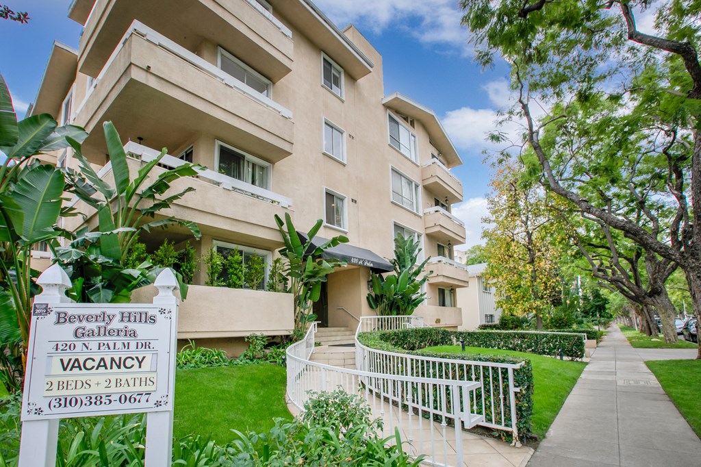 Apartment Building in Beverly Hills