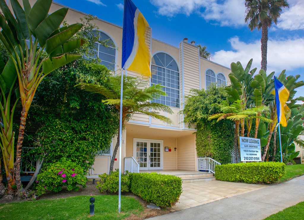 Apartment Building in Los Angeles