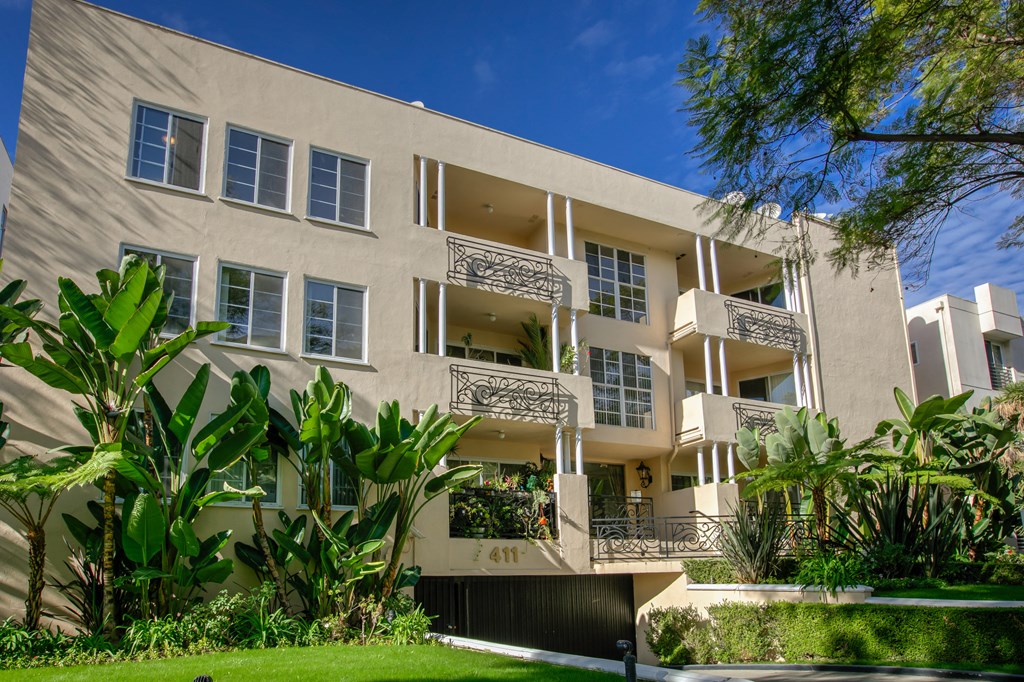 Apartment Building in Beverly Hills