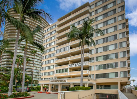 Apartment Building in Long Beach