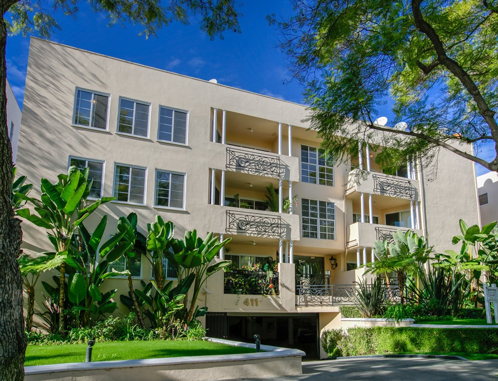 Apartment Building in Beverly Hills
