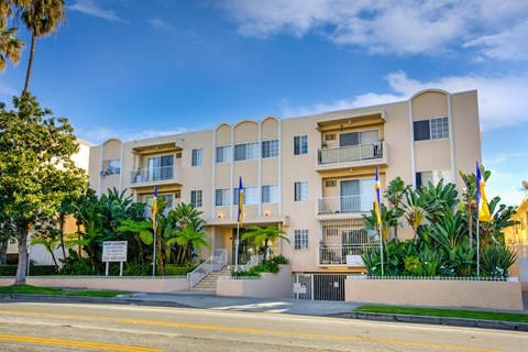 Apartment Building in Los Angeles