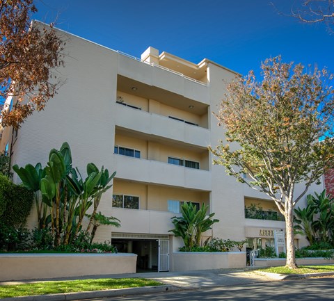 Apartment Building in Beverly Hills