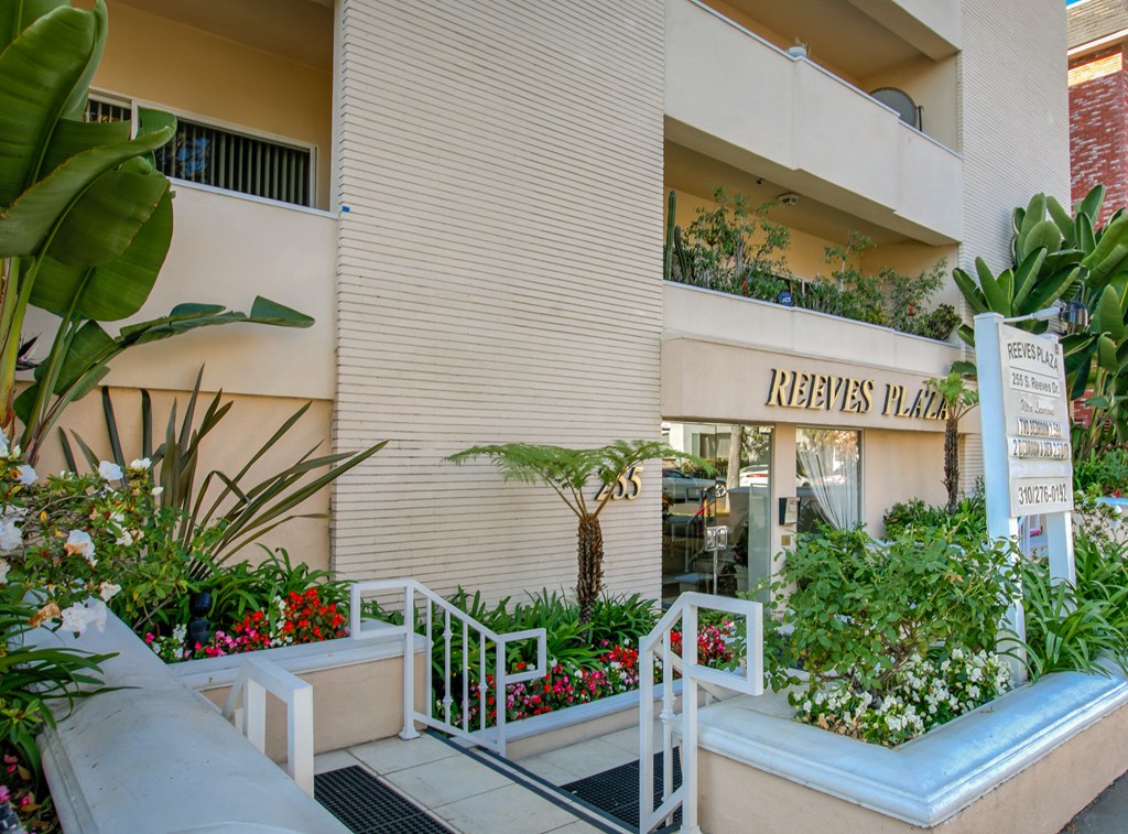 Apartment Building in Beverly Hills