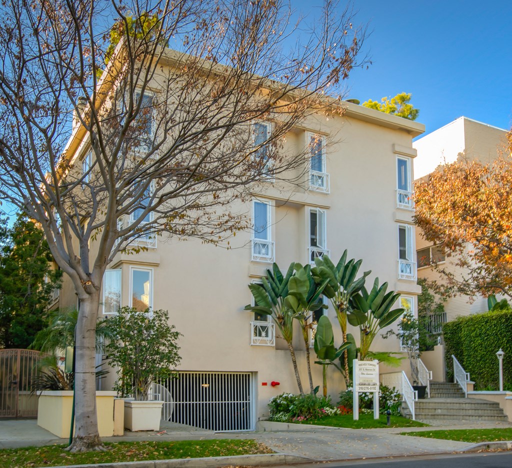 Apartment Building in Beverly Hills