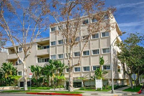 the building in which the hotel is located